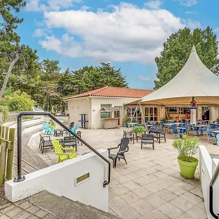 Ferienhaus Stunning Home In La Faute-Sur-Mer With Heated Swimming Pool La Faute-sur-Mer
